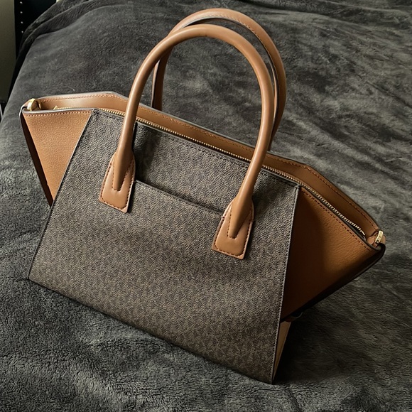 Large purse - Picture 2 of 6